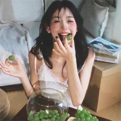 穿蓝衣的男孩